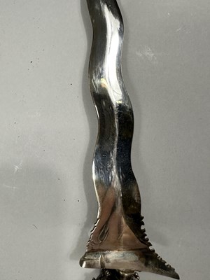 Lot 317 - A MALAYSIAN SILVER-MOUNTED DAGGER (KRIS), 20TH CENTURY