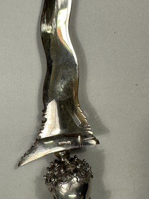 Lot 317 - A MALAYSIAN SILVER-MOUNTED DAGGER (KRIS), 20TH CENTURY