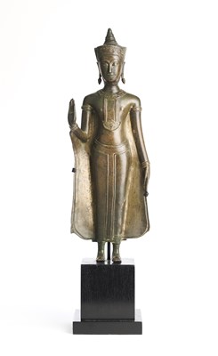 Lot 121 - A BRONZE STANDING FIGURE OF BUDDHA, AYUTHIA, THAILAND, 16TH/17TH CENTURY