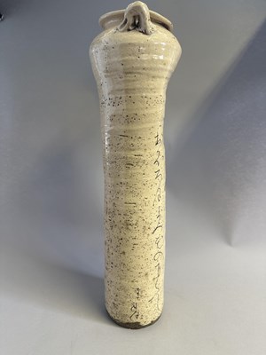 Lot 133 - OTAGAKI RENGETSU (JAPANESE, 1791-1875), A LARGE STONEWARE FLOWER VASE, EDO PERIOD, 19TH CENTURY