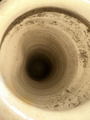 Lot 133 - OTAGAKI RENGETSU (JAPANESE, 1791-1875), A LARGE STONEWARE FLOWER VASE, EDO PERIOD, 19TH CENTURY