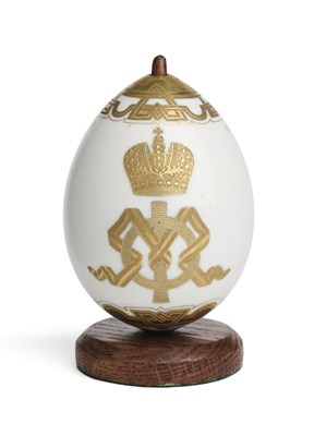 Lot 16 - A RUSSIAN EASTER EGG, IMPERIAL PORCELAIN MANUFACTORY, ST PETERSBURG, CIRCA 1890