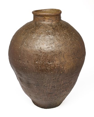 Lot 119 - A LARGE JAPANESE SHIGARAKI WARE JAR, MOMOYAMA/EDO PERIOD (LATE 16TH/EARLY 17TH CENTURY)