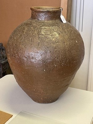 Lot 119 - A LARGE JAPANESE SHIGARAKI WARE JAR, MOMOYAMA/EDO PERIOD (LATE 16TH/EARLY 17TH CENTURY)