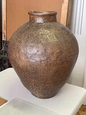 Lot 119 - A LARGE JAPANESE SHIGARAKI WARE JAR, MOMOYAMA/EDO PERIOD (LATE 16TH/EARLY 17TH CENTURY)