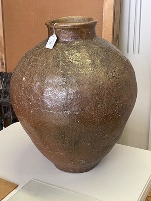 Lot 119 - A LARGE JAPANESE SHIGARAKI WARE JAR, MOMOYAMA/EDO PERIOD (LATE 16TH/EARLY 17TH CENTURY)