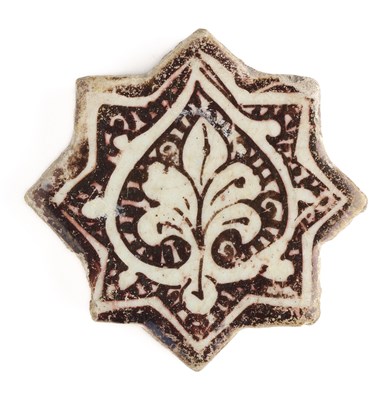 Lot 71 - A SMALL KASHAN LUSTRE STAR TILE, PERSIA, 13TH CENTURY