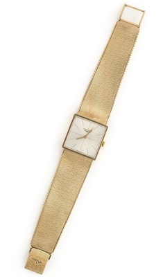 Lot 302 - LONGINES: A GENTLEMAN'S GOLD BRACELET WATCH, SWISS, CIRCA 1966