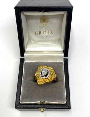 Lot 391 - GRIMA: DIAMOND RING