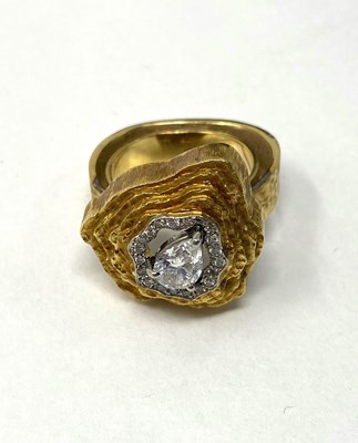 Lot 391 - GRIMA: DIAMOND RING