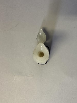 Lot 78 - A CHINESE ARCHISTIC JADE BIRD-FORM MINIATURE WINE VESSEL, ZUN