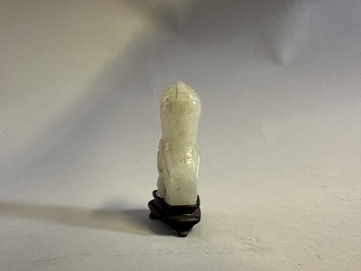 Lot 78 - A CHINESE ARCHISTIC JADE BIRD-FORM MINIATURE WINE VESSEL, ZUN