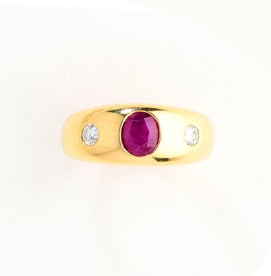 Lot 347 - RUBY AND DIAMOND RING