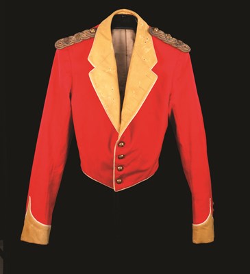Lot 111 - AN OFFICER'S MESS JACKET OF THE ARGYLL & SUTHERLAND HIGHLANDERS