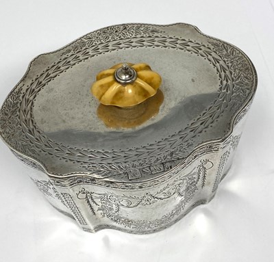 Lot 125 - A VICTORIAN SILVER TEA CADDY, ANDREW CRESPEL, LONDON, 1861
