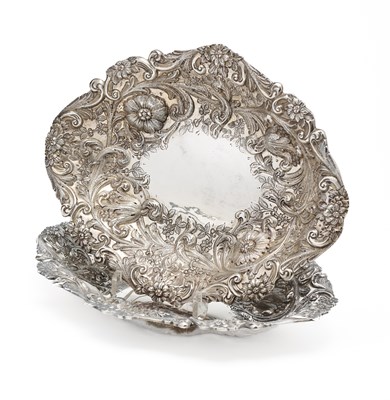 Lot 115 - A PAIR OF VICTORIAN SILVER DISHES, CHARLES STUART HARRIS, 1889