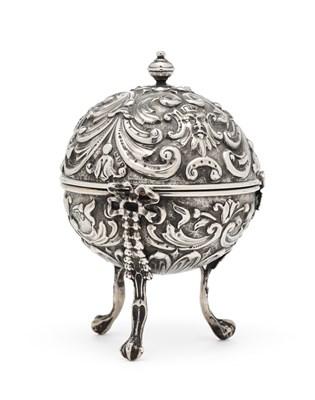 Lot 232 - A VICTORIAN SILVER STRING BOX, WILLIAM COMYNS & SONS, LONDON, 1888