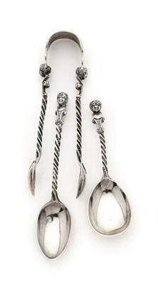 Lot 80 - A VICTORIAN SILVER SET OF TWELVE TEASPOONS, A CADDY SPOON AND A PAIR SUGAR TONGS, WILLIAM & CHARLES EDWARDS, LONDON, 1870 / 71