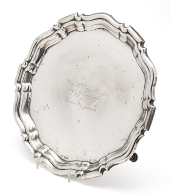 Lot 108 - AN EDWARDIAN SILVER SALVER, MAPPIN & WEBB, SHEFFIELD, 1905