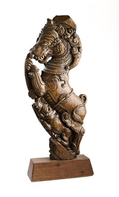 Lot 199 - AN ARCHITECTURAL STRUT IN THE FORM OF A MYTHICAL LION (YALI), KERALA, SOUTH INDIA, 19TH CENTURY