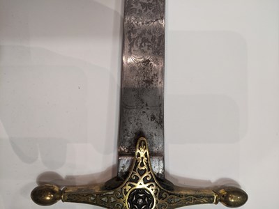Lot 256 - A VICTORIAN OFFICER'S MAMELUKE-HILTED LEVÉE SWORD, MID-19TH CENTURY