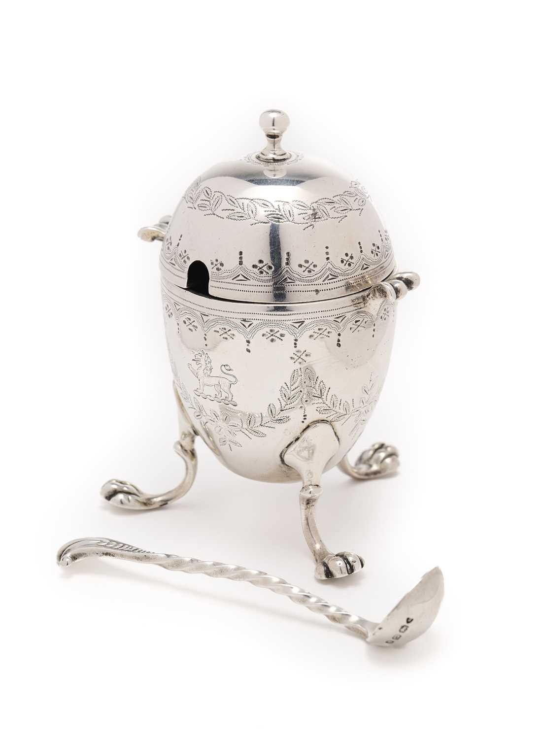 Lot 157 - A VICTORIAN SILVER MUSTARD POT WITH ITS SPOON, HENRY JOHN LIAS & SON, LONDON, 1869