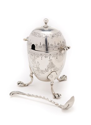 Lot 157 - A VICTORIAN SILVER MUSTARD POT WITH ITS SPOON, HENRY JOHN LIAS & SON, LONDON, 1869