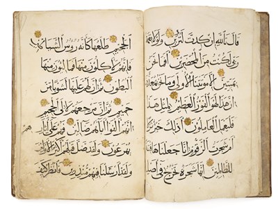 Lot 3 - A QUR'AN SECTION, MAMLUK, EGYPT OR SYRIA, 14TH/15TH CENTURY