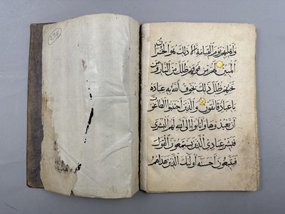 Lot 3 - A QUR'AN SECTION, MAMLUK, EGYPT OR SYRIA, 14TH/15TH CENTURY