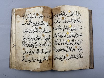 Lot 3 - A QUR'AN SECTION, MAMLUK, EGYPT OR SYRIA, 14TH/15TH CENTURY