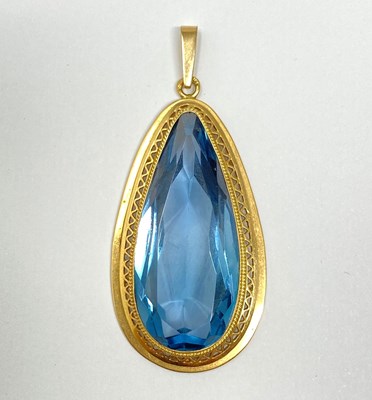 Lot 450 - SYNTHETIC BLUE SPINEL PENDANT, 1960s