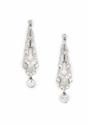 Lot 411 - PAIR OF DIAMOND PENDENT EARRINGS, 1930s