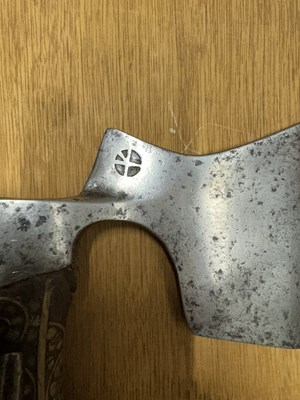 Lot 220 - A VERY RARE COMBINED SOUTH GERMAN 50 BORE WHEEL-LOCK PISTOL AND AXE, CIRCA 1580