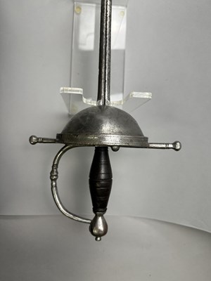 Lot 194 - AN OFFICER’S CUP-HILT RAPIER, LAST QUARTER OF THE 17TH CENTURY, PROBABLY PORTUGUESE