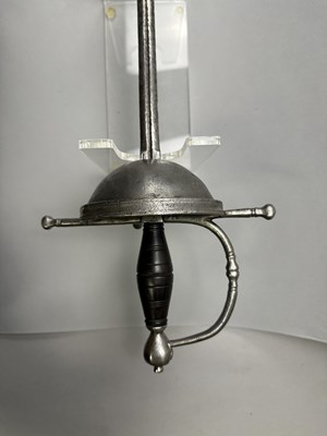 Lot 194 - AN OFFICER’S CUP-HILT RAPIER, LAST QUARTER OF THE 17TH CENTURY, PROBABLY PORTUGUESE