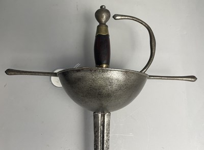 Lot 193 - A SPANISH OFFICER’S CUP-HILT RAPIER, LATE 17TH CENTURY