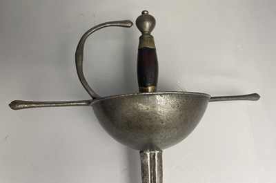 Lot 193 - A SPANISH OFFICER’S CUP-HILT RAPIER, LATE 17TH CENTURY