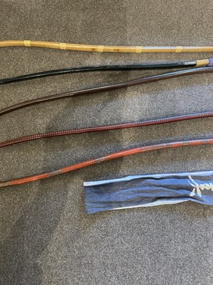 Lot 585 - FIVE JAPANESE BOWS AND A BOW BAG, EDO PERIOD AND LATER
