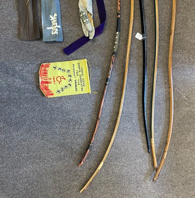 Lot 583 - FIVE JAPANESE BOWS, THREE SHOOTING GLOVES (YUGAKE), TWO BOW BAGS