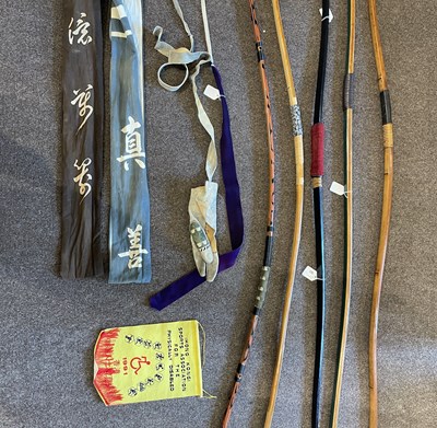 Lot 583 - FIVE JAPANESE BOWS, THREE SHOOTING GLOVES (YUGAKE), TWO BOW BAGS