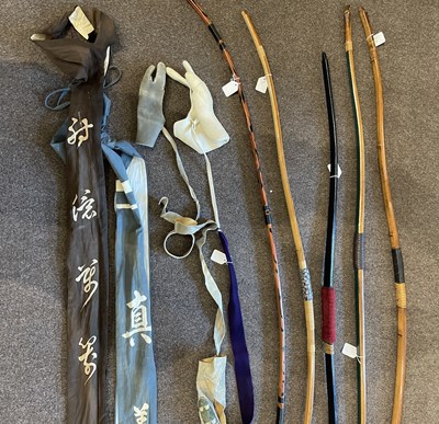 Lot 583 - FIVE JAPANESE BOWS, THREE SHOOTING GLOVES (YUGAKE), TWO BOW BAGS