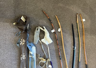Lot 583 - FIVE JAPANESE BOWS, THREE SHOOTING GLOVES (YUGAKE), TWO BOW BAGS