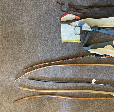 Lot 583 - FIVE JAPANESE BOWS, THREE SHOOTING GLOVES (YUGAKE), TWO BOW BAGS