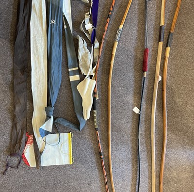 Lot 583 - FIVE JAPANESE BOWS, THREE SHOOTING GLOVES (YUGAKE), TWO BOW BAGS