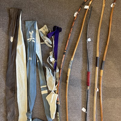 Lot 583 - FIVE JAPANESE BOWS, THREE SHOOTING GLOVES (YUGAKE), TWO BOW BAGS