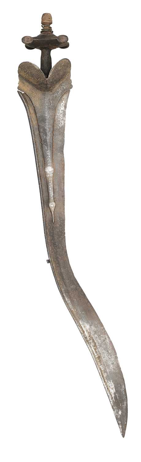 Lot 6 - A RARE SOUTH INDIAN SWORD (KOPIS), PROBABLY 15TH CENTURY, THAVANJOUR, TAMIL NADU