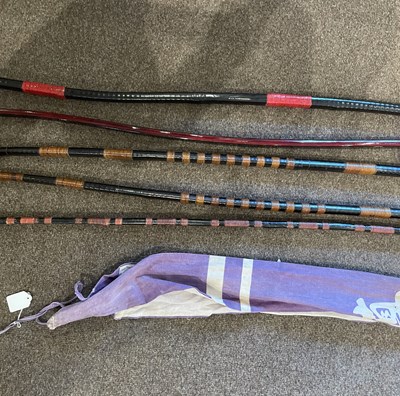 Lot 584 - FIVE JAPANESE BOWS AND A BOW BAG, EDO PERIOD AND LATER
