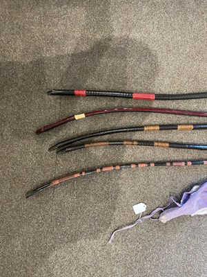Lot 584 - FIVE JAPANESE BOWS AND A BOW BAG, EDO PERIOD AND LATER