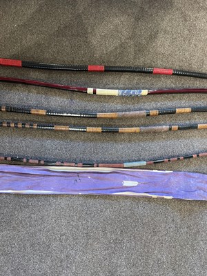 Lot 584 - FIVE JAPANESE BOWS AND A BOW BAG, EDO PERIOD AND LATER
