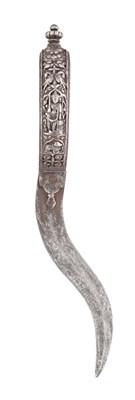 Lot 63 - A SOUTH INDIAN DAGGER (BICHWA), 17TH/18TH CENTURY, PROBABLY THANJAVUR, TAMIL NADU